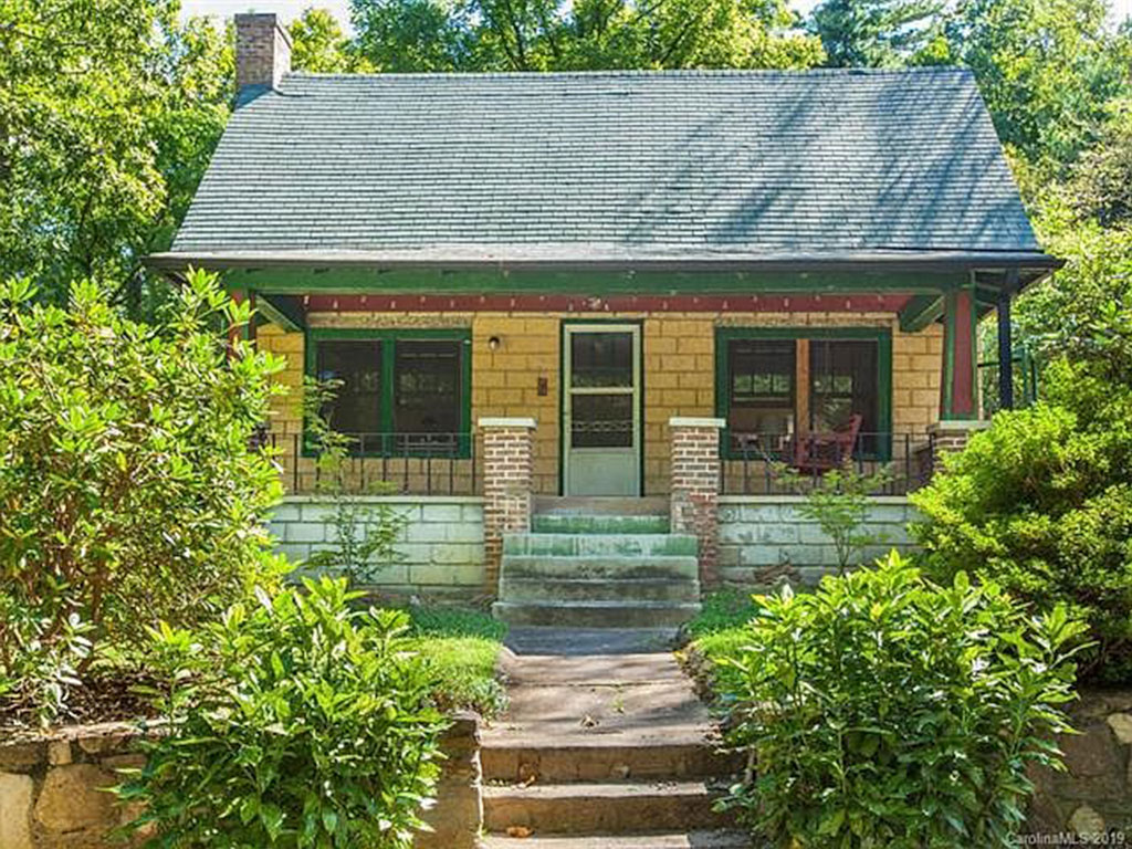 125 Naples Road before we staged the home